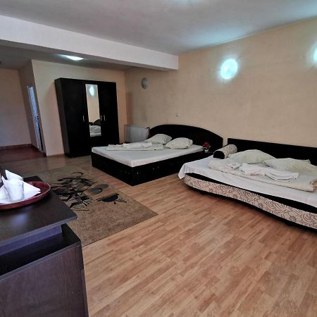 International Recola Motel Banesti ภายนอก รูปภาพ