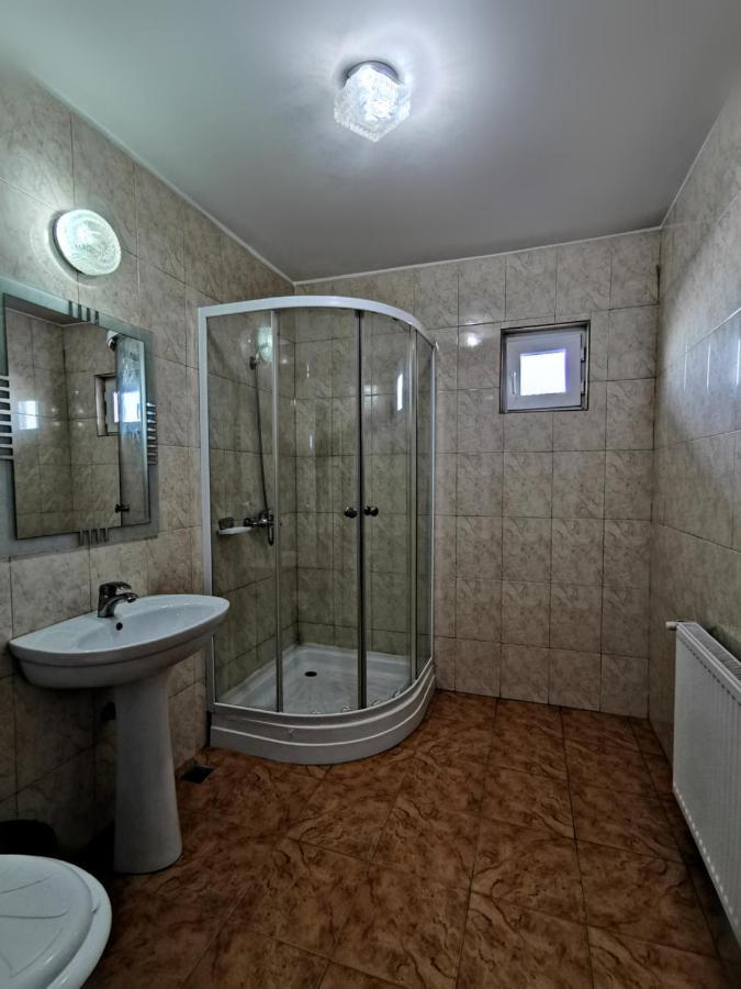 International Recola Motel Banesti ภายนอก รูปภาพ