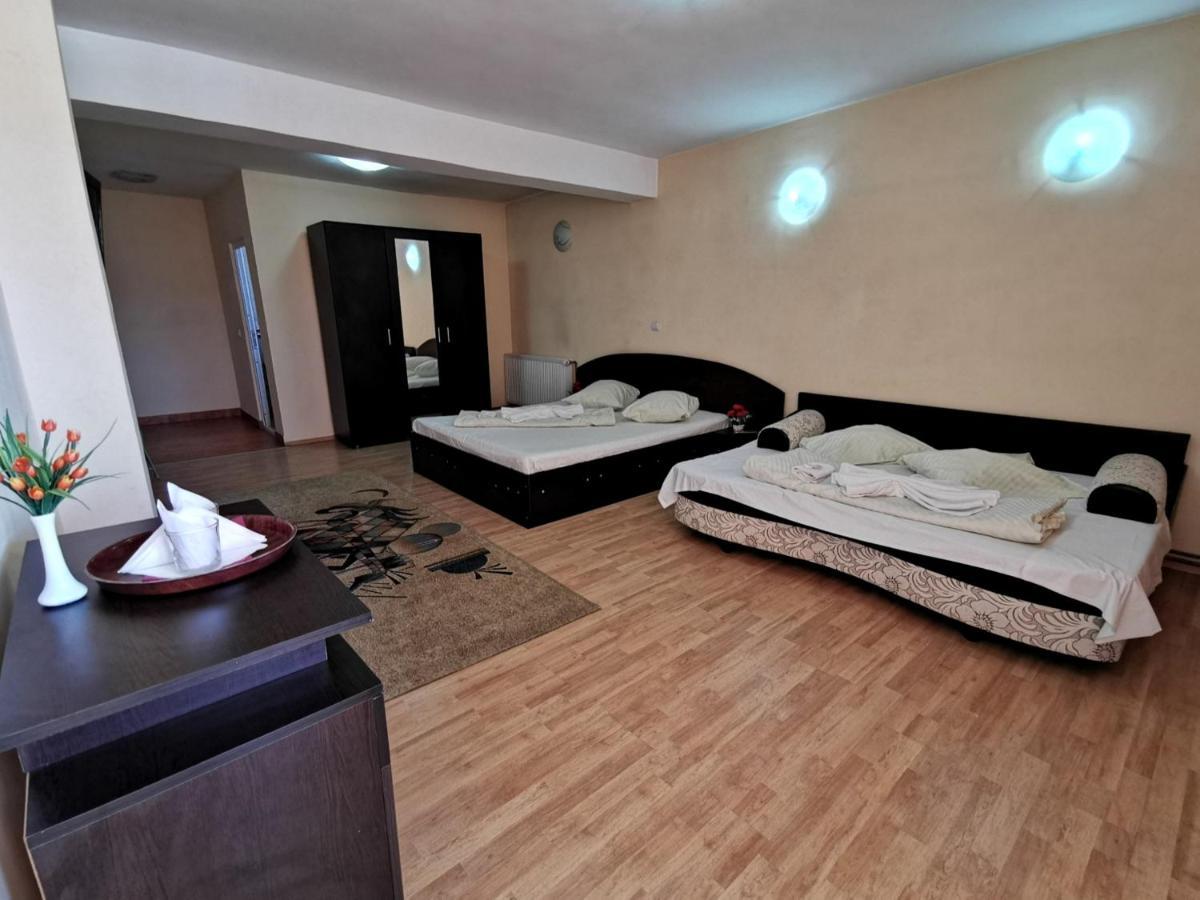 International Recola Motel Banesti ภายนอก รูปภาพ
