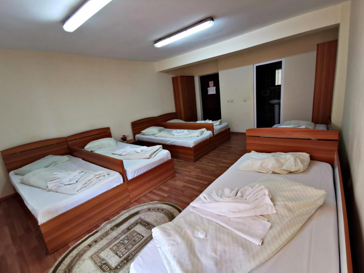 International Recola Motel Banesti ภายนอก รูปภาพ