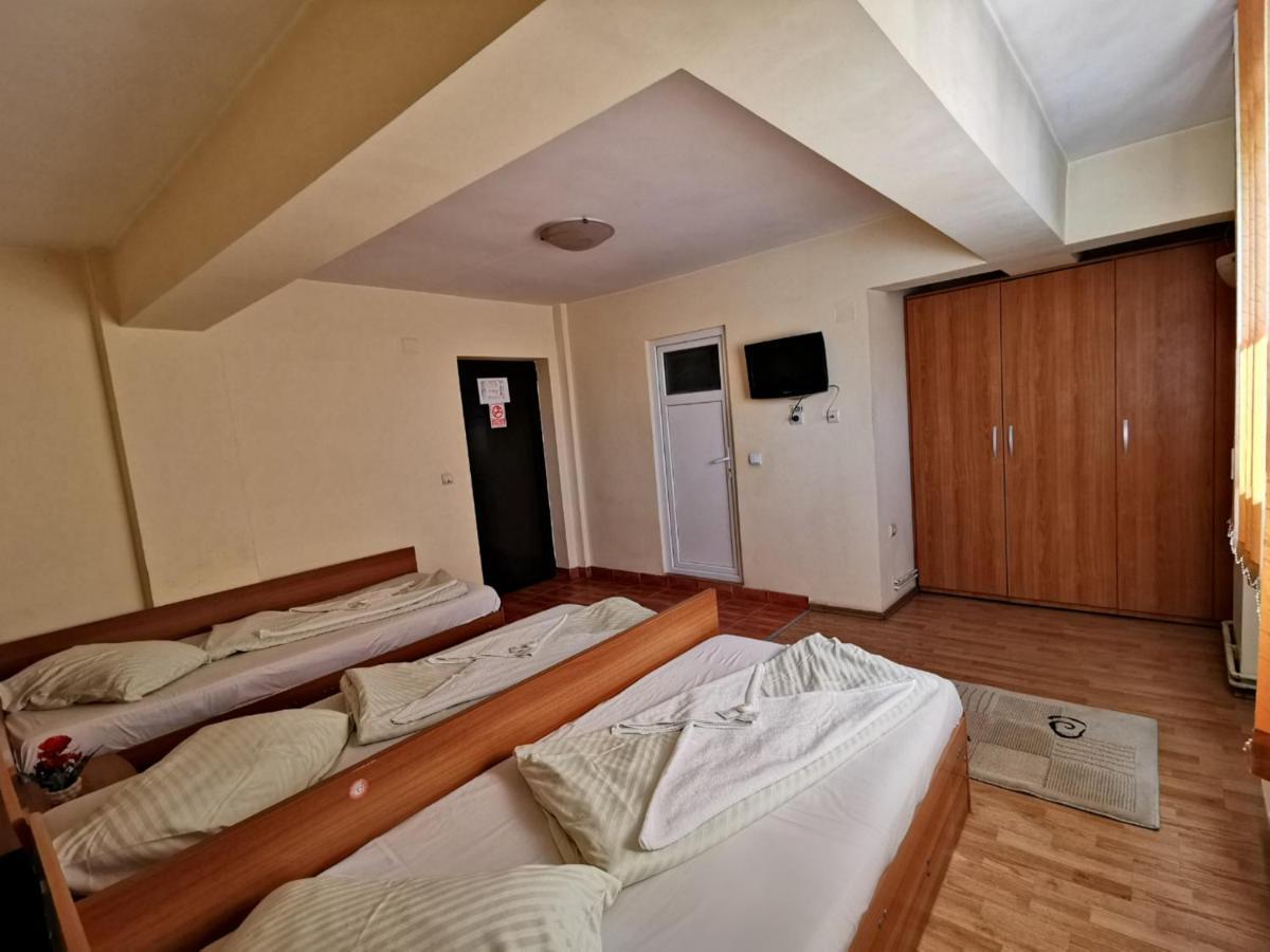International Recola Motel Banesti ภายนอก รูปภาพ